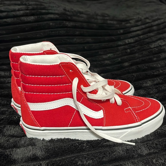 Red vans - Picture 1 of 4